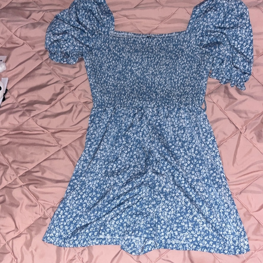 NWOT Puffer sleeve floral dress - Picture 2 of 5